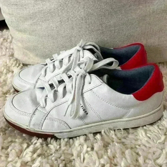 Tommy Hilfiger Women’s White with red accent sneakers. - Picture 3 of 6
